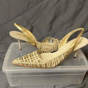 Alexa Perri by Mikala kitten heels gold and crème size 8.5
